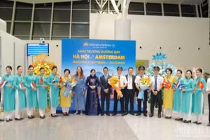 Vietnam Airlines официально открыла прямой рейс Ханой – Амстердам.
