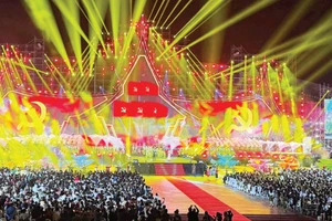 Специальная художественная программа, посвященная вьетнамско-лаосской дружбе, прошла во Вьентьяне. (Фото: Посольство Вьетнама в Лаосе)