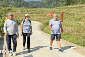 Туристы посещают Пулуонг (провинция Тханьхоа). (Фото: ВИА)