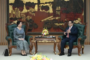 [Фото] Премьер-министр Фам Минь Тьинь принял Посла Камбоджи во Вьетнаме Чеа Кимтху