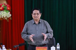 Премьер-министр Фам Минь Тьинь проводит рабочую встречу с Постоянным бюро провинциального партийного комитета Тханьхоа по вопросам социально-экономического развития. (Фото: ВИА)