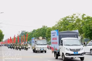 Агитационный автопробег по улицам района Бакзянг города Бакнинь способствует распространению среди широких слоёв населения идей формирования культуры безопасного и цивилизованного дорожного движения. (Фото: ВИА)