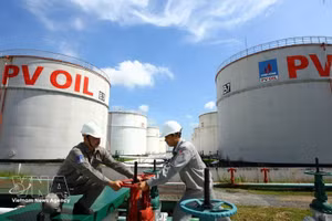 На предприятии PV Oil Nha Be (город Хошимин), дочерней компании Нефтяной корпорации Petrovietnam Oil, эксплуатируется система снабжения нефтепродуктами. (Фото: ВИА)