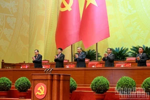 Руководители Партии и Государства на съезде.