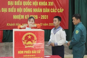 Избиратели специального района Чыонгша голосуют на выборах депутатов НС XVI созыва и народных советов всех уровней на срок полномочий 2026–2031 годов.