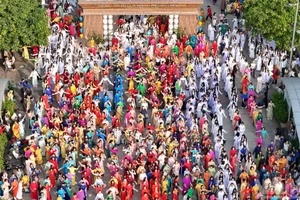 [Фото] Краски традиционных костюмов «аозай»