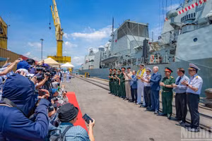 Канадский военный корабль посетил Дананг: Новый импульс для развития сотрудничества Вьетнама и Канады