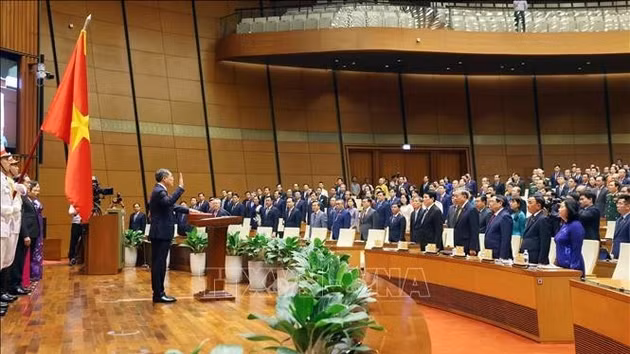 Церемония принесения присяги Премьер-министра Правительства Ле Минь Хынга