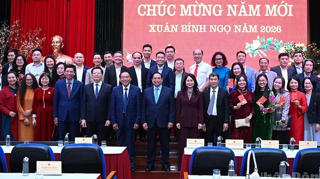 Премьер-министр Фам Минь Тьинь встретился с выдающимися представителями в сфере культуры, спорта и туризма 