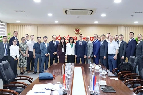 Участники рабочей встречи. Фото: Министерство промышленности и торговли