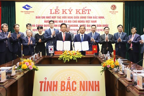 Церемония подписания Меморандума о взаимопонимании о дружбе и сотрудничестве между провинциями Бакнинь и Кенсан-Пукто.