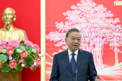 Генеральный секретарь ЦК КПВ То Лам выступает на встрече. Фото: Зюи Линь