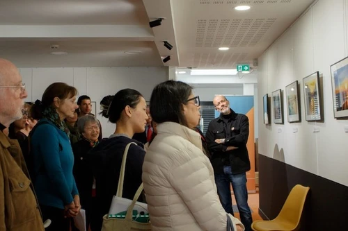 Фотовыставка «Вьетнам – Страна – Люди» привлекает большое число студентов, преподавателей и местных жителей. Фото: ВИА