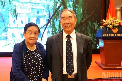 Профессор Гу Юаньян с супругой.