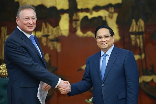 Премьер-министр Фам Минь Тьинь и генеральный директор «Зарубежнефти» Сергей Кудряшов. Фото: ВИА