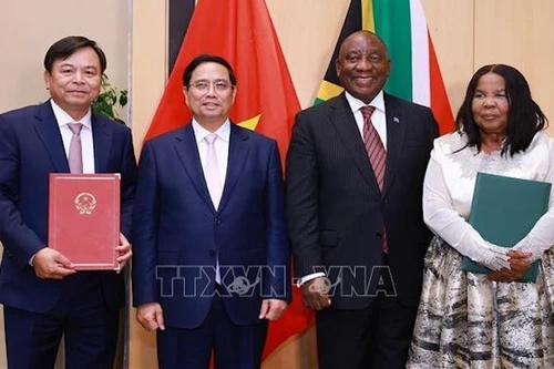 Премьер-министр Фам Минь Тьинь и Президент ЮАР Матамела Сирил Рамафоса на церемонии подписания Меморандума о взаимопонимании по сельскохозяйственному сотрудничеству. Фото: ВИА