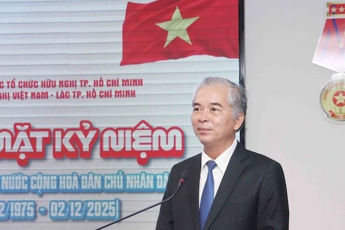 Председатель Общества вьетнамско-лаосской дружбы г. Хошимина Нго Минь Тяу выступает на мероприятии. Фото: ВИА