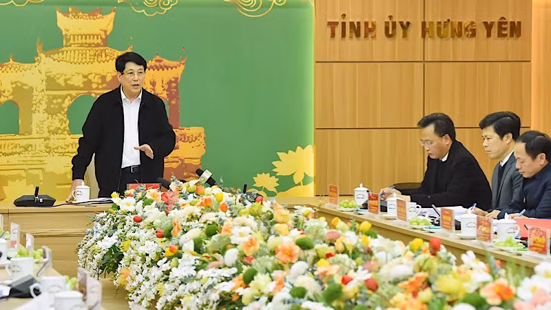 Президент Лыонг Кыонг выступает с речью на конференции.