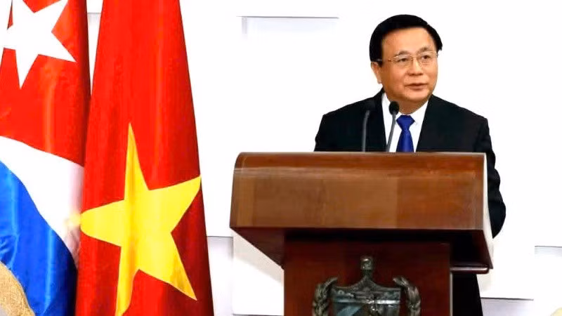 Товарищ Нгуен Суан Тханг выступает на семинаре. Фото: Посольство Вьетнама на Кубе