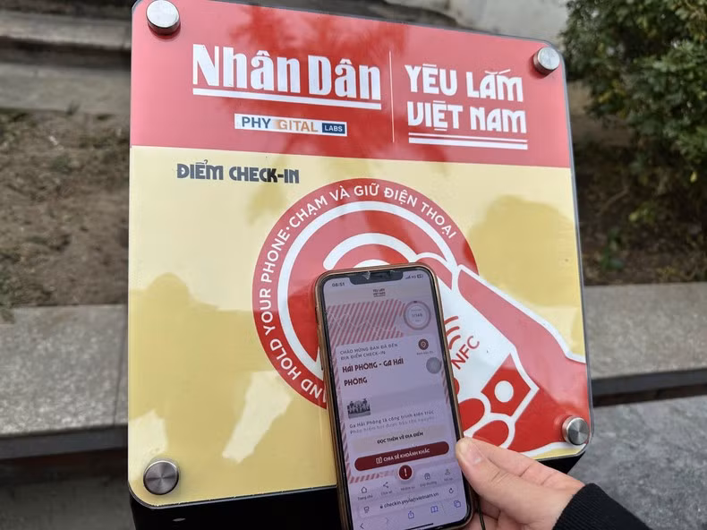 Доска чек-ин с чипом NFC.