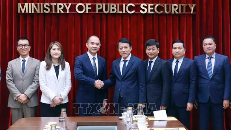 Министр общественной безопасности Лыонг Там Куанг принимает г-на Чу Пин Анга. Фото: ВИА