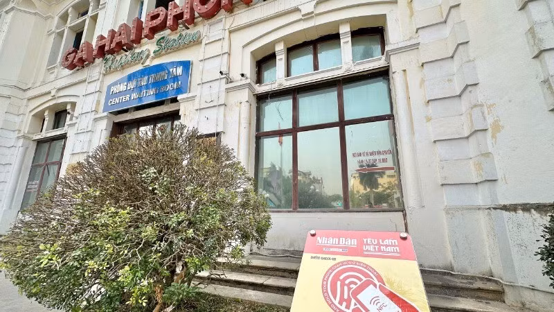 Доска чек-ин установлена в районе станции Хайфон.