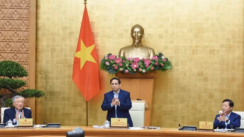 Премьер-министр Фам Минь Тьинь председательствует на заседании. Фото: Чан Хай
