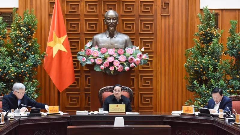 Премьер-министр Фам Минь Тьинь председательствует на заседании. Фото: Чан Хай