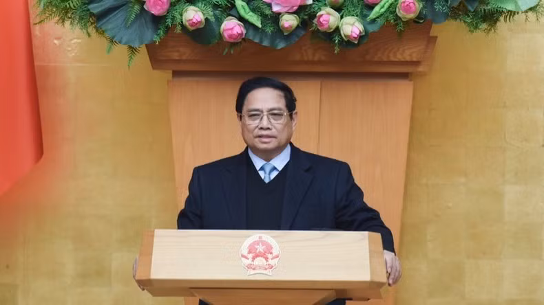 Премьер-министр Фам Минь Тьинь выступает на заседании. Фото: Чан Хай