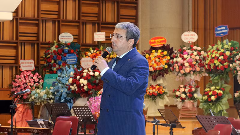 Посол Азербайджана во Вьетнаме Шовги Камал оглы Мехдизаде. Фото: Нгок Чунг