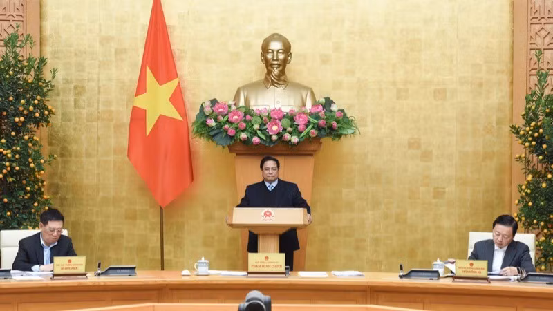Премьер-министр Фам Минь Тьинь председательствует на заседании. Фото: Чан Хай