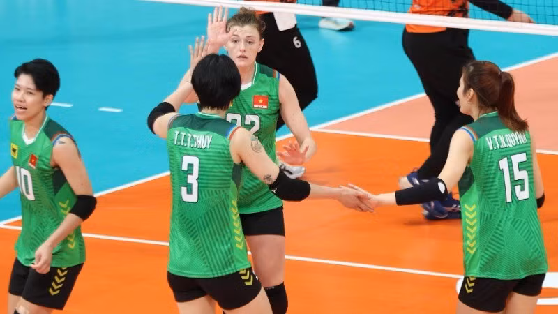 Игроки клуба «Биньдиен Лонган» в матче против команды Тайваня (Китай) перед выходом в полуфинал. Фото: VCA