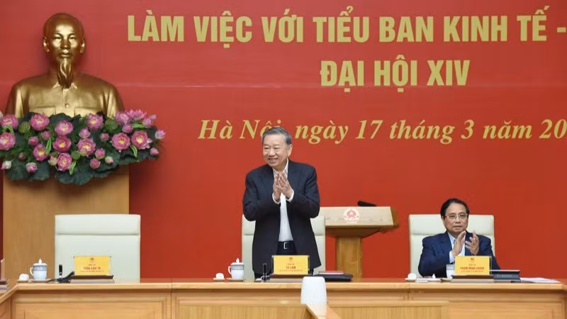 Генеральный секретарь ЦК КПВ То Лам председательствует на рабочей встрече. Фото: Чан Хай