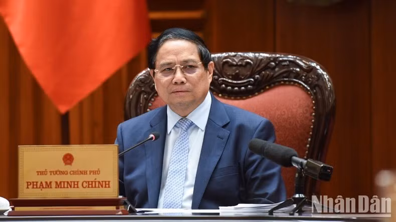 Премьер-министр Фам Минь Тьинь выступает с речью. Фото: Чан Хай