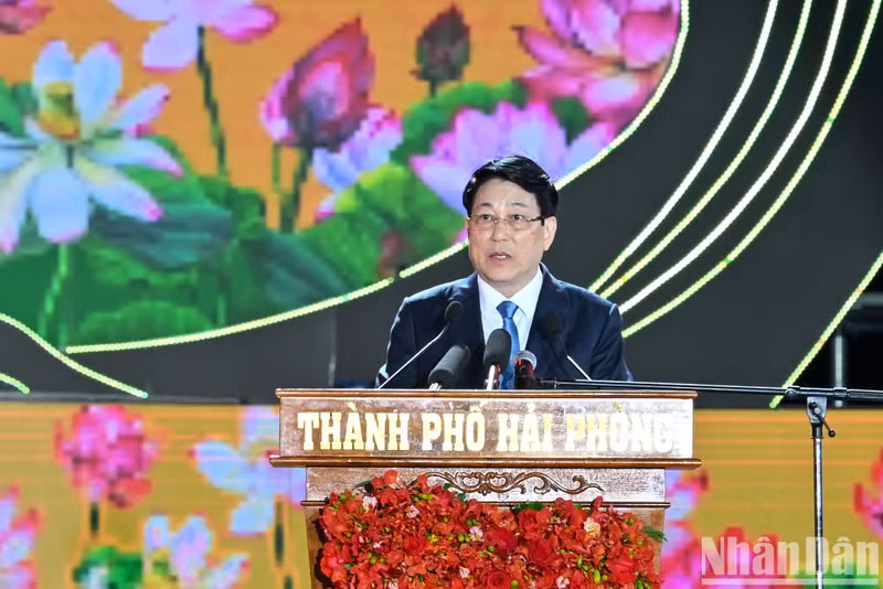 Президент Лыонг Кыонг выступает с речью. Фото: Тхюи Нгуен