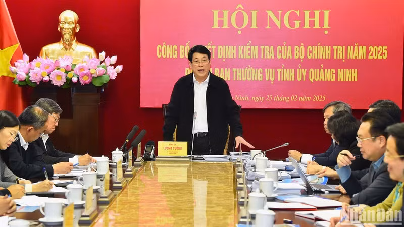 Президент Лыонг Кыонг председательствует на конференции.