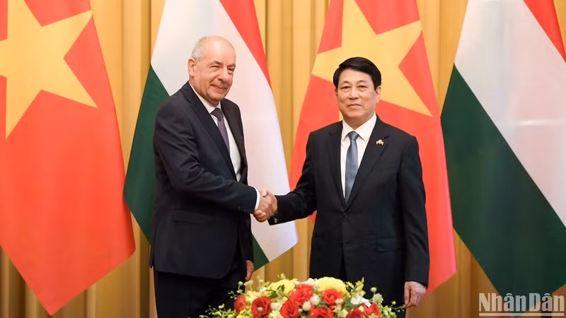 Президент Вьетнама Лыонг Кыонг и Президент Венгрии Тамаш Шуйок.