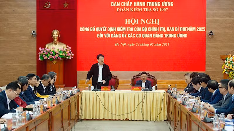 Президент Лыонг Кыонг председательствует на конференции.