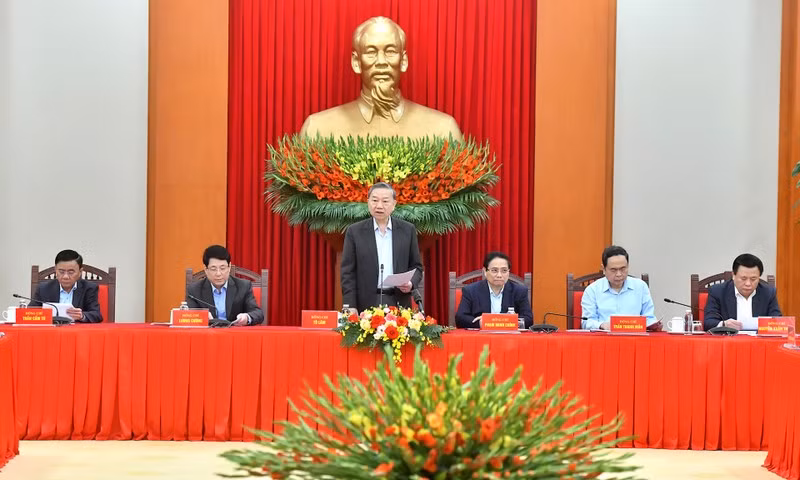 Генеральный секретарь ЦК КПВ То Лам, руководители Партии и Государства на заседании. Фото: Данг Кхоа