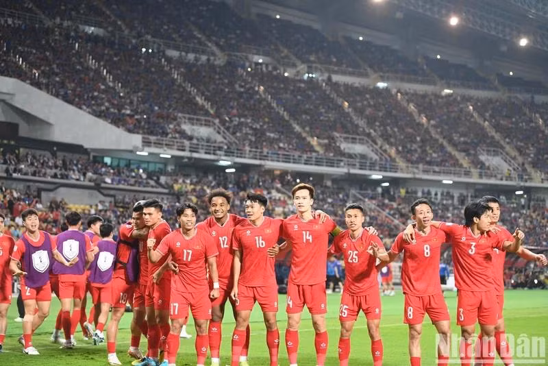 Сборная Вьетнама празднует победу в финале Кубка АСЕАН 2024 года. Фото: Тхань Дат