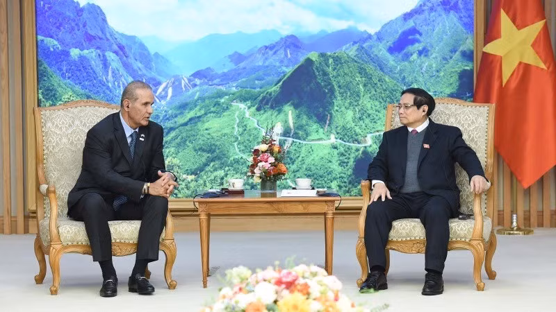 Премьер-министр Вьетнама Фам Минь Тьинь принимает г-на Ренато Косту. Фото: Чан Хай