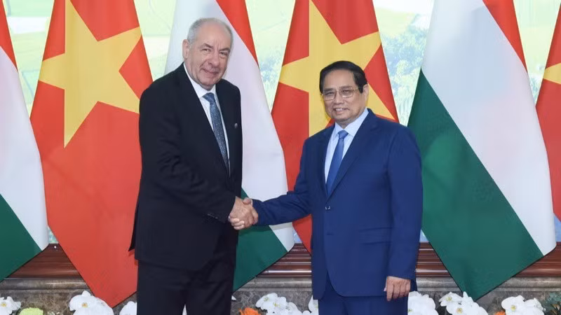 Премьер-министр Вьетнама Фам Минь Тьинь и Президент Венгрии Тамаш Шуйок. Фото: Чан Хай