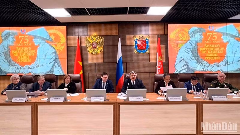 Работой семинара руководил Заместитель председателя Комитета по внешним связям Санкт‑Петербурга Калганов Вячеслав Геннадьевич.