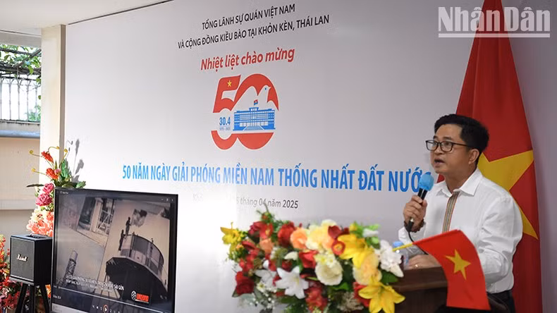 Генеральный консул Динь Хоанг Линь выступает с речью. Генеральный консул Динь Хоанг Линь выступает с речью.