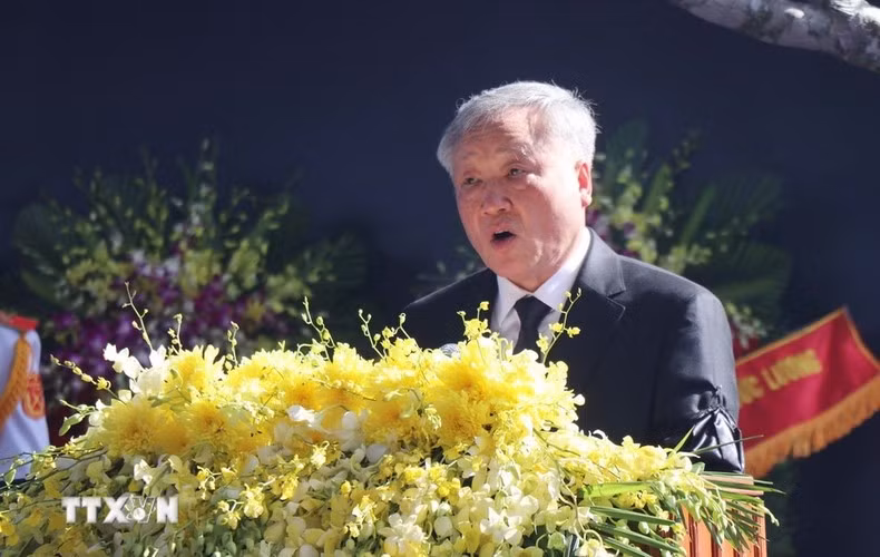 Член Политбюро, Постоянный вице-премьер Нгуен Хоа Бинь произносит слова благодарности. Фото: ВИА