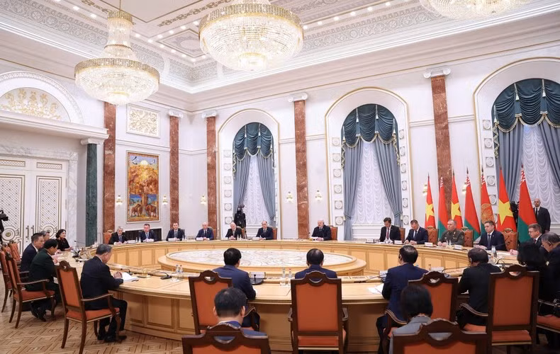 Генеральный секретарь ЦК КПВ То Лам проводит официальные переговоры с Президентом Беларуси Александром Лукашенко. Фото: ВИА