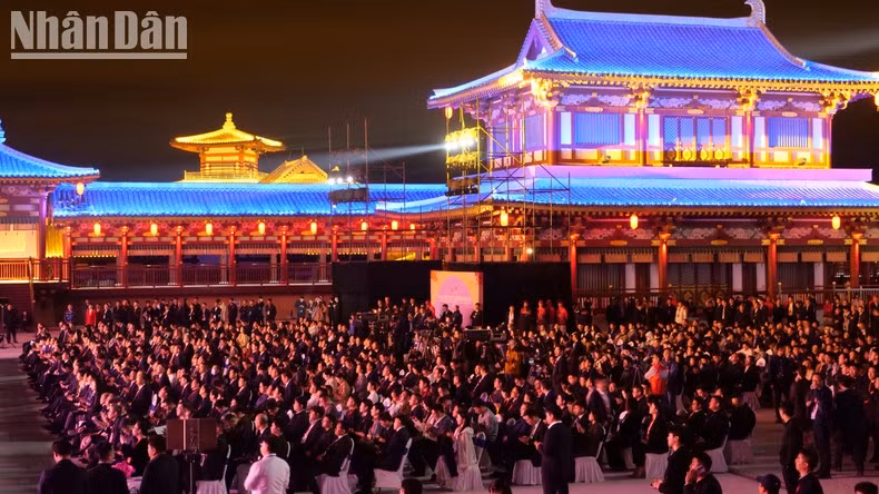 Участники церемонии открытия.