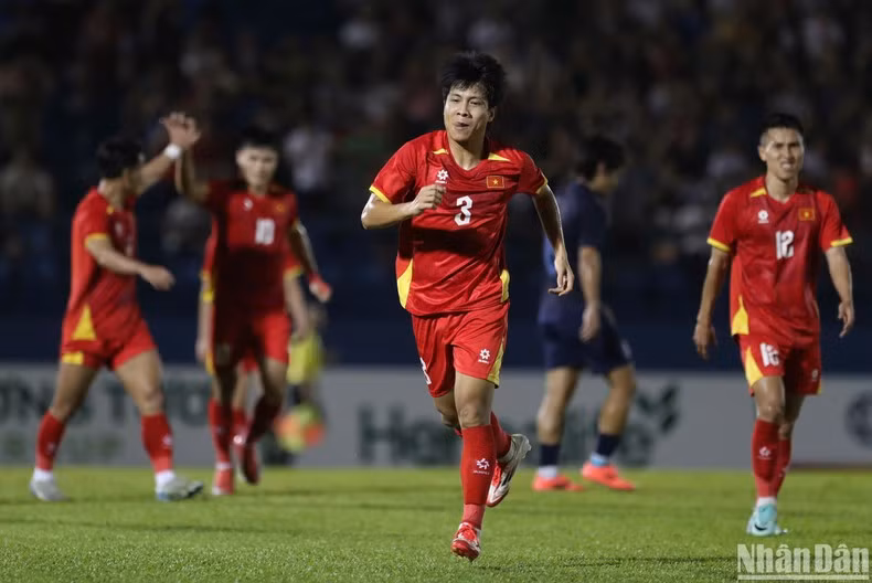 Ван Ви удвоил преимущество своей команды.