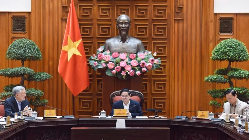 Премьер-министр Фам Минь Тьинь председательствует на конференции. Фото: Чан Хай