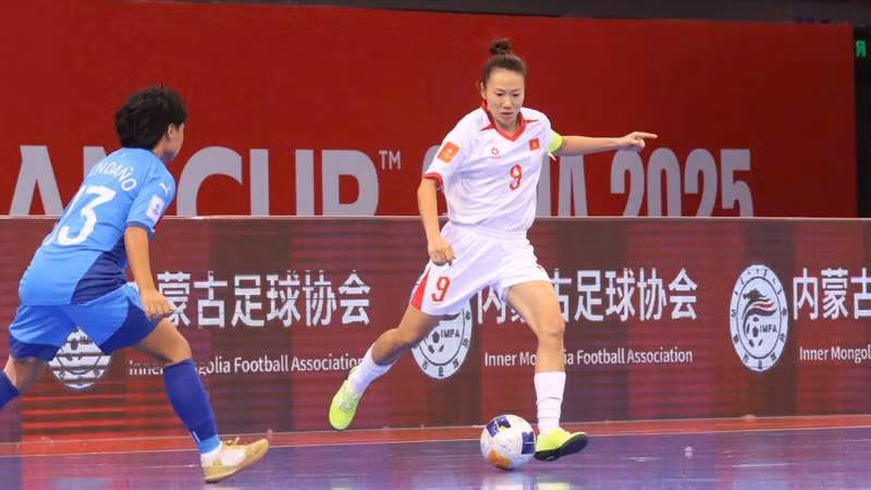 Одержав уверенную победу над сборной Филиппин, вьетнамские игроки обеспечили себе выход в четвертьфинал. Фото: Федерация футбола Вьетнама